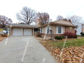 Building Photo - Gorgeous Home in South KCMO-Available NOW!!