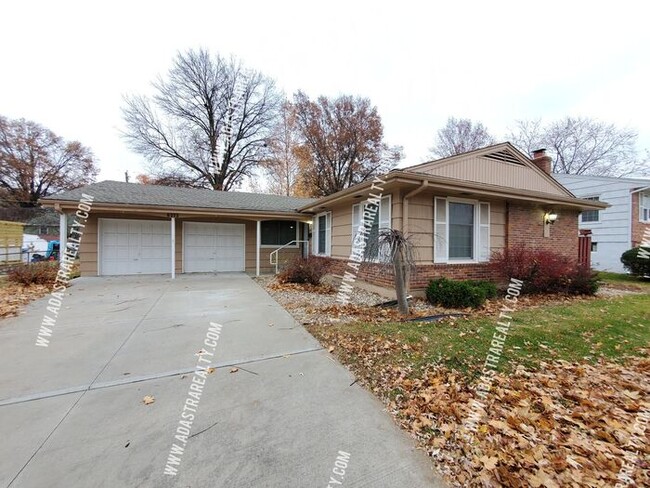 Primary Photo - Gorgeous Home in South KCMO-Available in D...