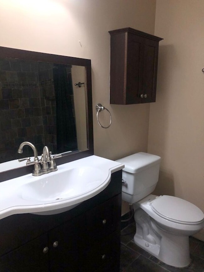 Building Photo - WONDERFUL UPDATED 2 BEDROOM 1 BATHROOM CON...