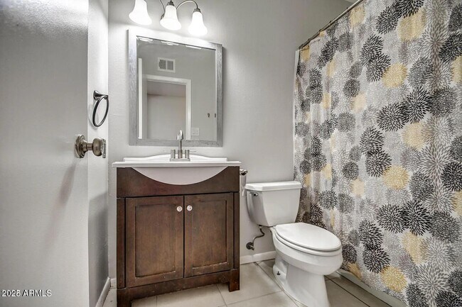 Building Photo - 1612 E Gaylon Dr