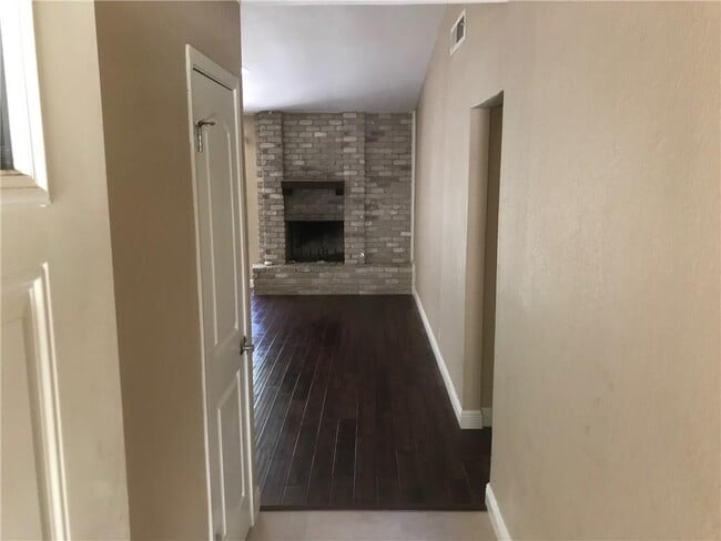 Building Photo - 10106 Missel Thrush Dr