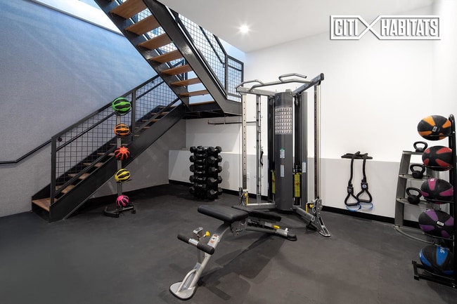 Building Photo - Astor Broadway