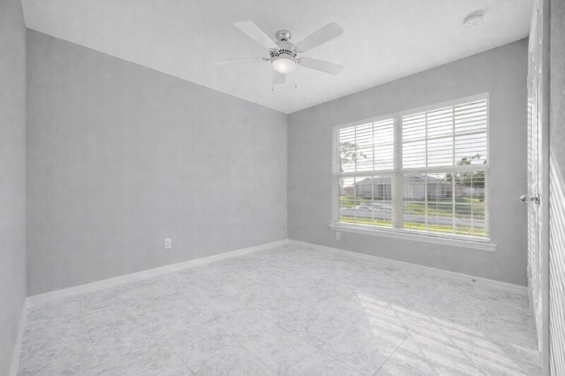 Building Photo - 2925 NE 4th Pl