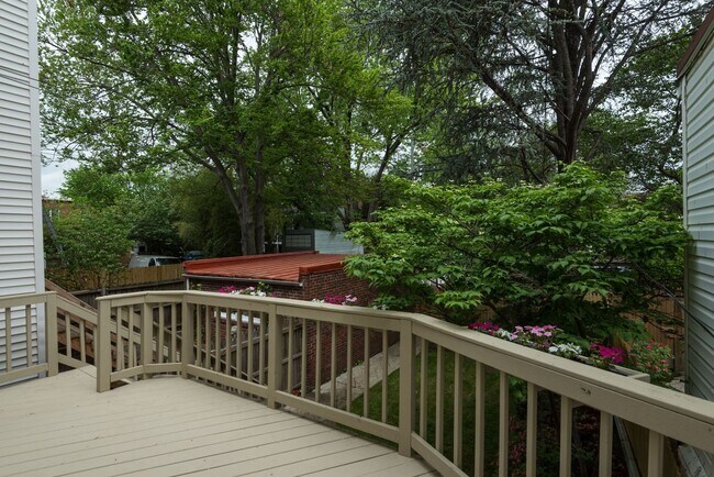 Building Photo - Charming 6-Bedroom Georgetown Rowhouse wit...