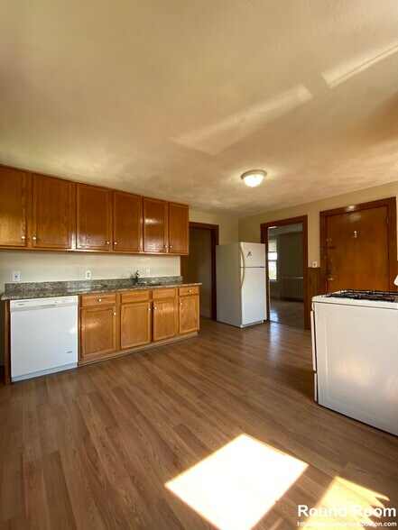 Primary Photo - 51 Aldie St