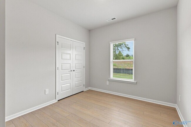 Building Photo - 7211 Holly Creek Dr SE