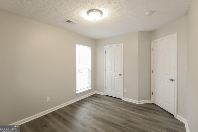 Building Photo - 1030 Overlook Dr