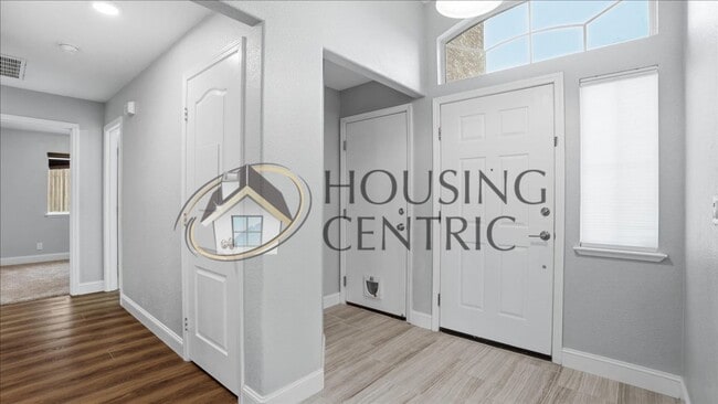 Building Photo - Stunning Single Story Fair Oaks Rental with Large Backyard in GREAT LOCATION!