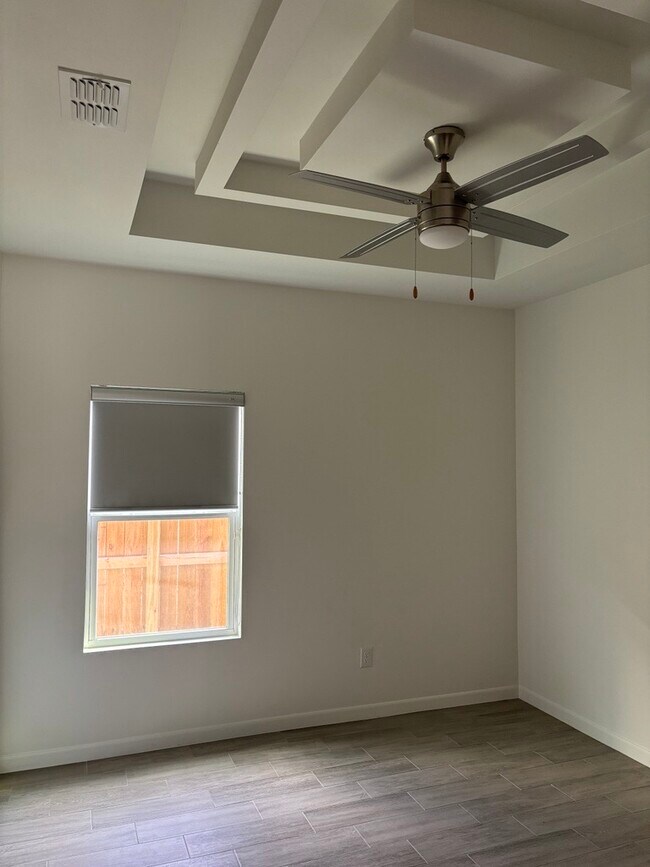 Building Photo - 312 W Campeche Ave