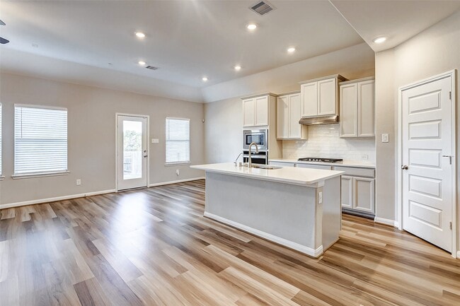 Building Photo - 2165 Woodland Pine Dr