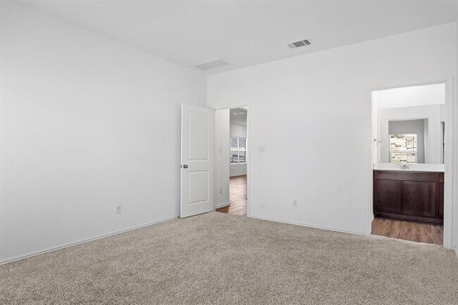 Building Photo - 1613 Brueggerhoff Rd