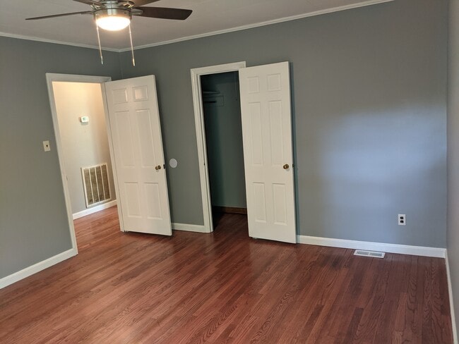 Building Photo - 3812 Thrall Dr