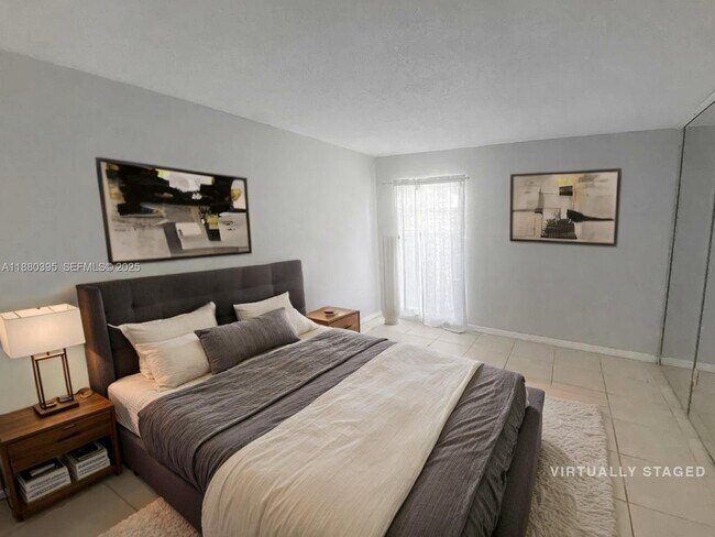 Building Photo - 6886 N Kendall Dr