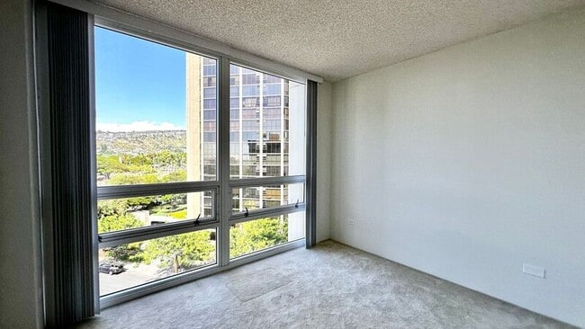 Building Photo - 2047 Nuuanu Ave