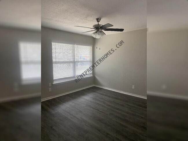 Building Photo - 1018 Harris Dr