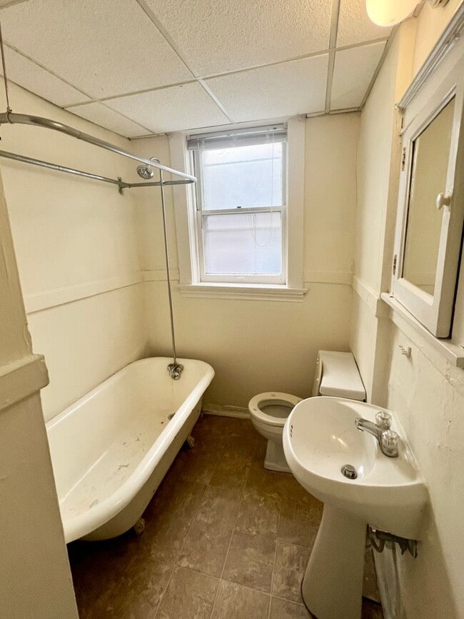 Building Photo - 911 St Rita Ave