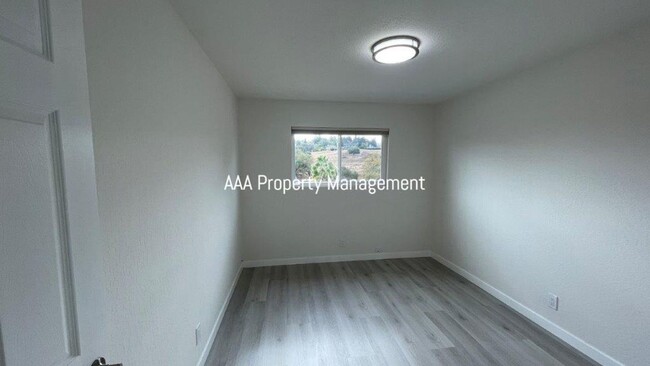 Building Photo - Martinez Beautiful fully remodeled 3 bedro...