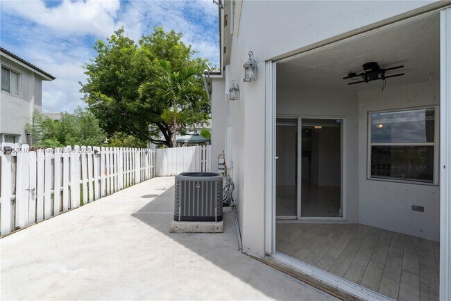 Building Photo - 14308 SW 120th Ct