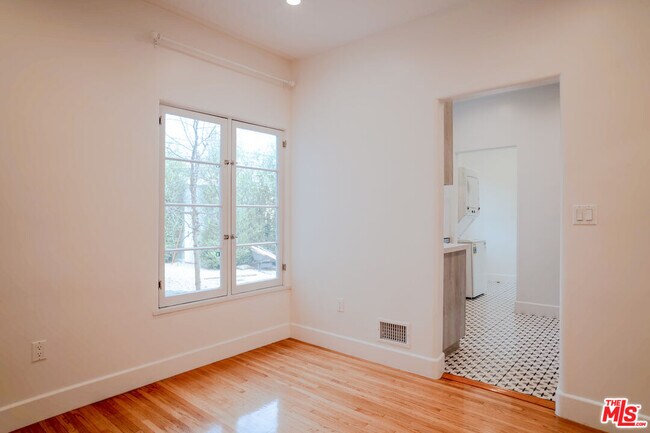 Building Photo - 1021 17th St