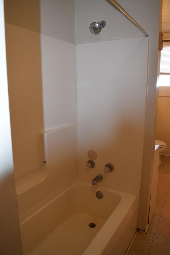 Building Photo - 136 W High St