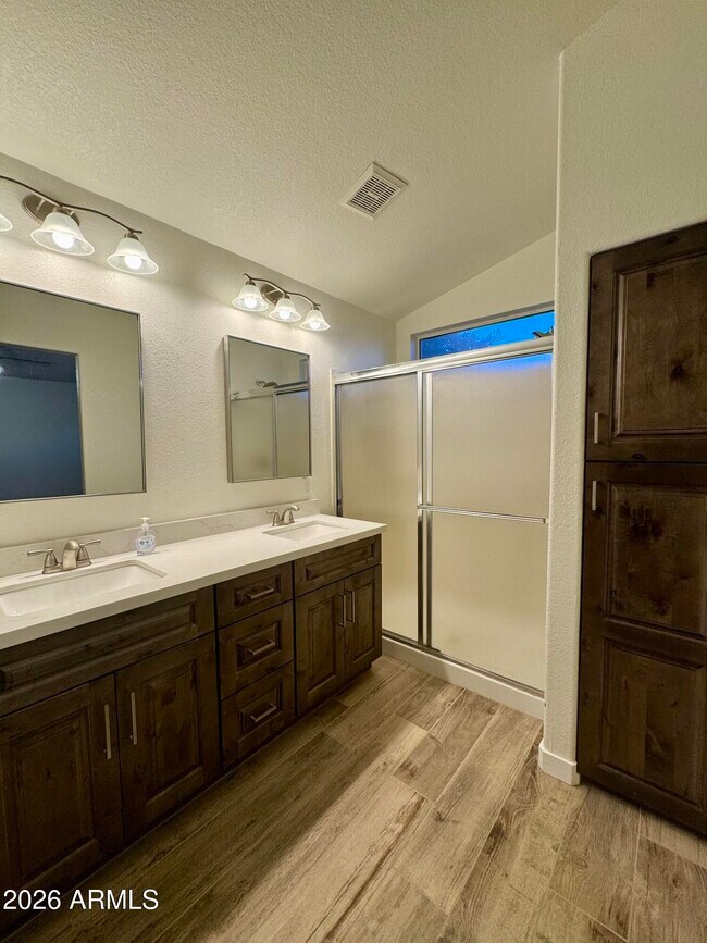 Building Photo - 830 N Granada Dr