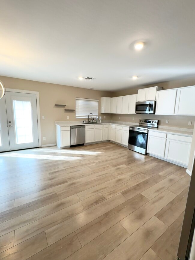 Building Photo - 11549 W Mountain View Rd