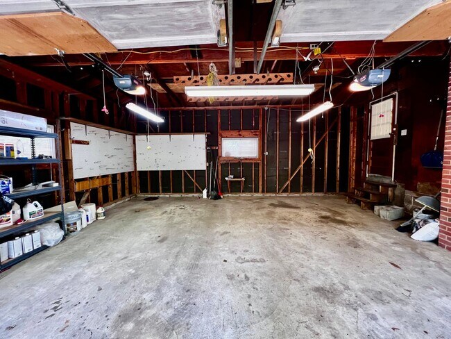 Building Photo - STUNNING home with fully finished BASEMENT!!!
