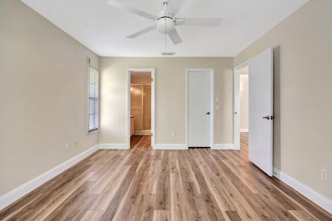Building Photo - 8356 SE Croft Cir