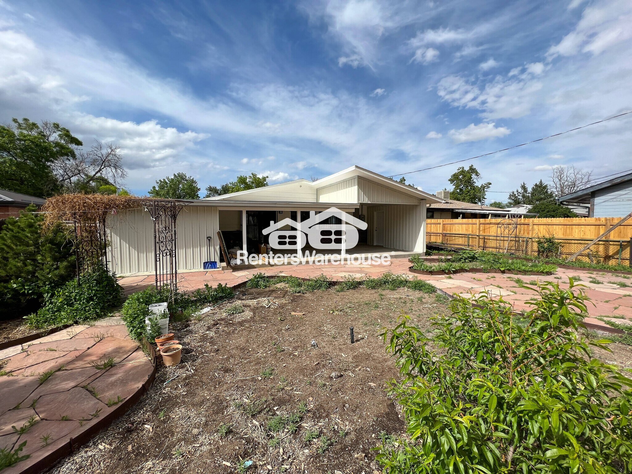 Building Photo - 12496 E Park Ln Dr