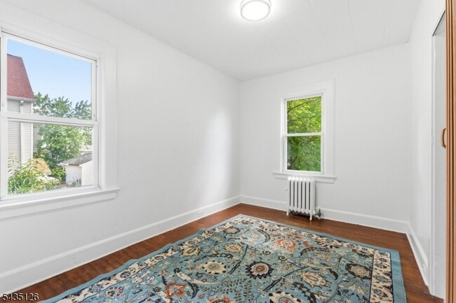Building Photo - 40 Linden Ave