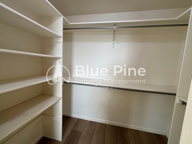 Building Photo - 3736 Ellendale Cir