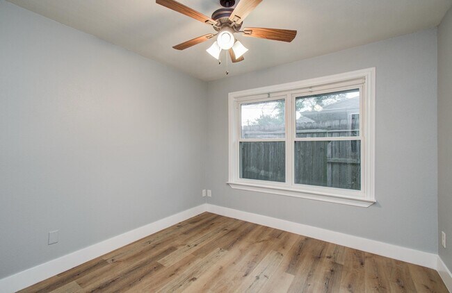 Building Photo - 4914 W 43rd St