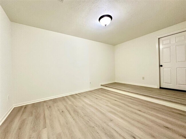 Building Photo - 2026 Bloommist Ct