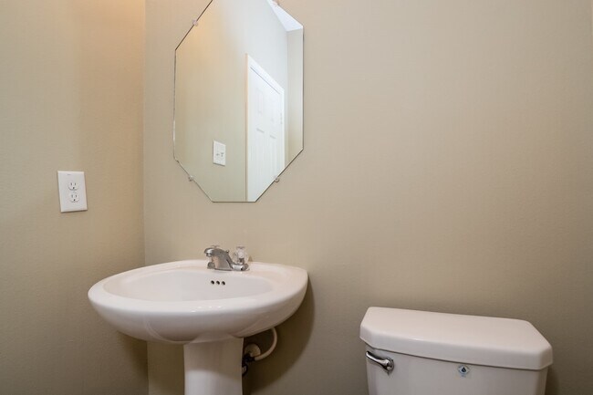 Building Photo - 13433 Raintree Dr