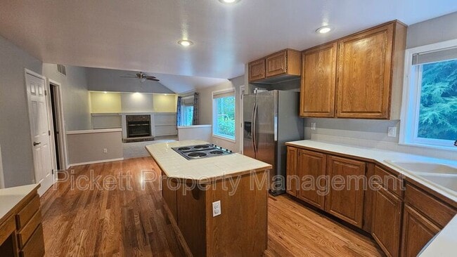 Building Photo - 6559 Gleneagle Ave SW