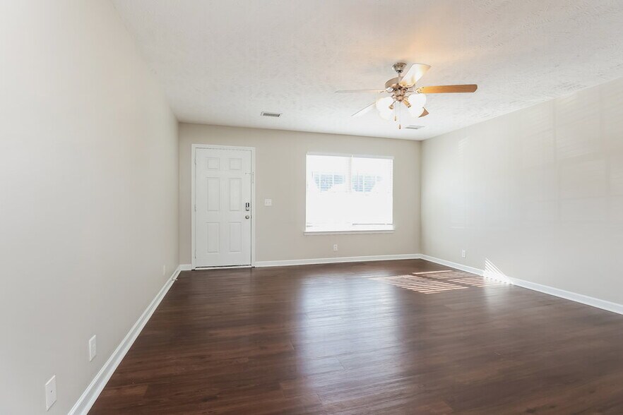 Building Photo - 3734 Chipara Dr