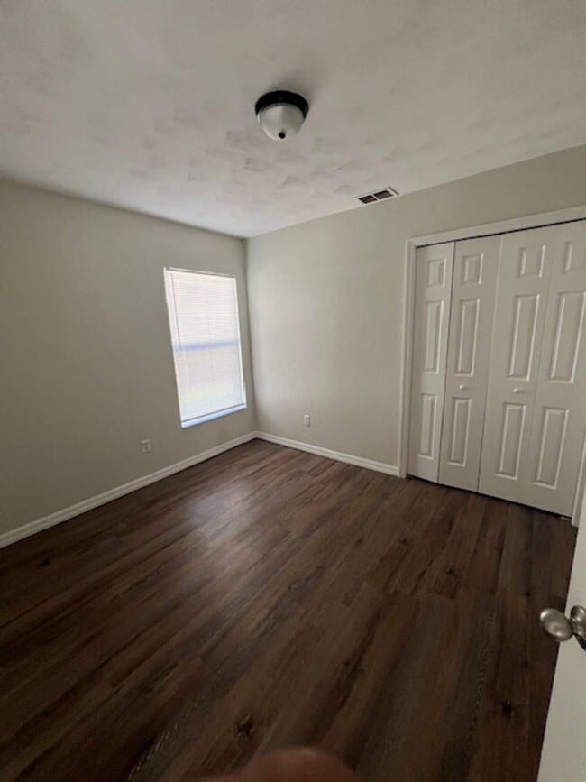 Building Photo - 816 Grove Ave