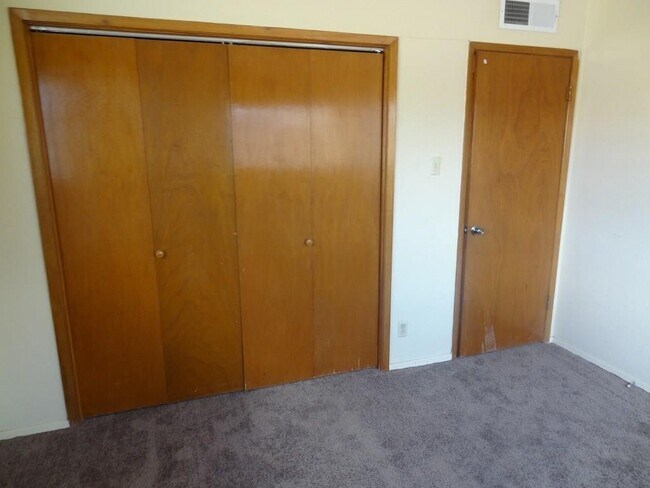 Building Photo - 9752 Blue Wing Dr