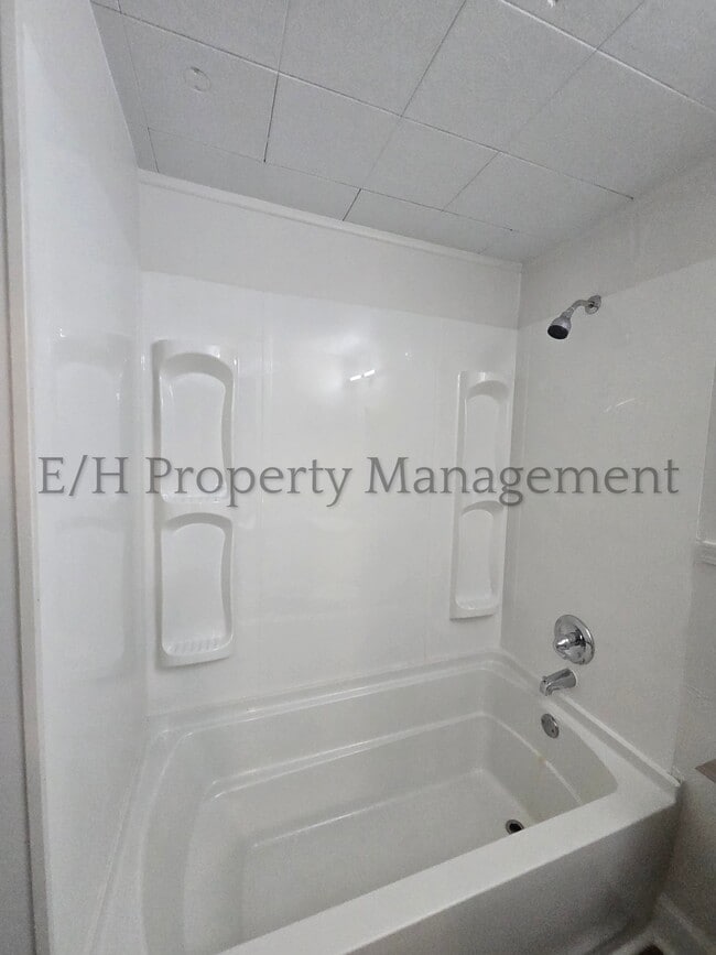 Building Photo - 1305 S Water St