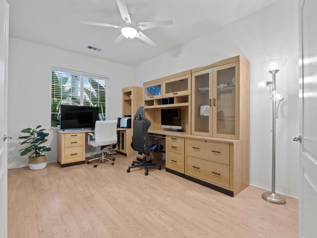 Building Photo - Cozy Stevenson Ranch Home on a Quiet Cul-D...