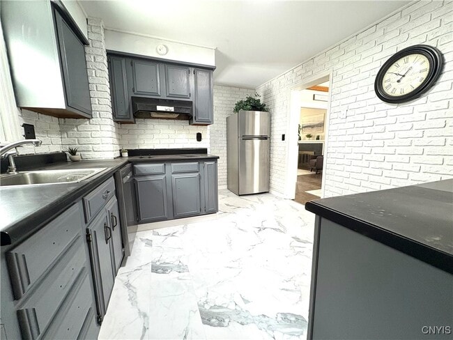 Building Photo - 124 Curtis Pl