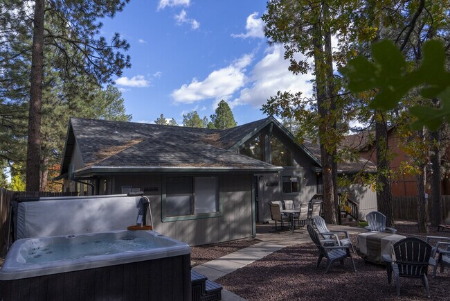Building Photo - 3263 S Justin St