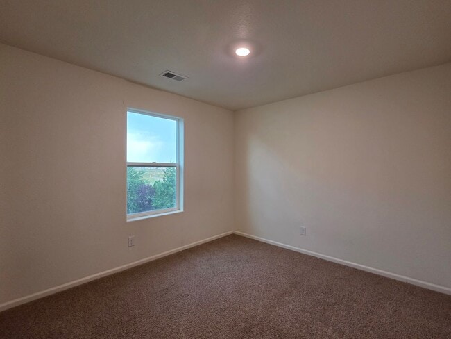 Building Photo - MASSIVE 5 Bedroom Home In Bennett!