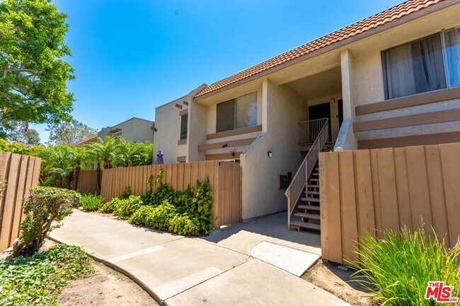 Building Photo - 2470 Bolker Dr