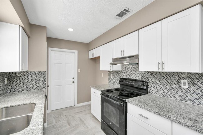 Building Photo - 13734 Cologne Dr