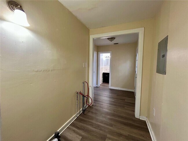 Building Photo - 2861 Ralston Rd