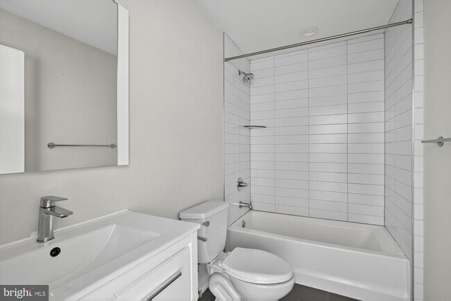 Building Photo - 381 Martin St