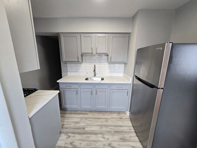 Interior Photo - 5024 FT TOTTEN DR NE