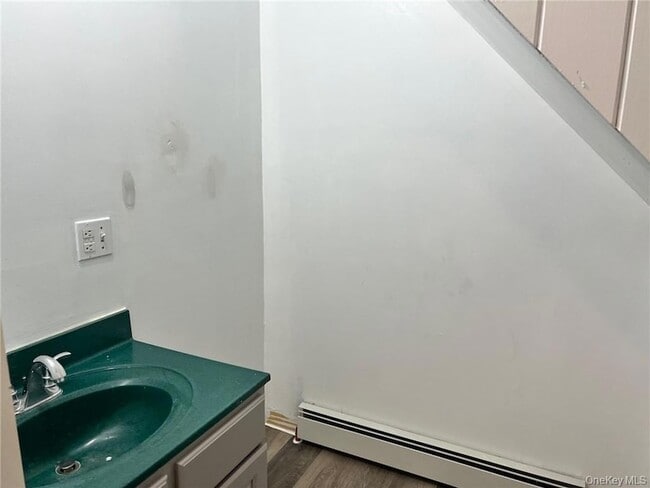 Building Photo - 65 Monhagen Ave