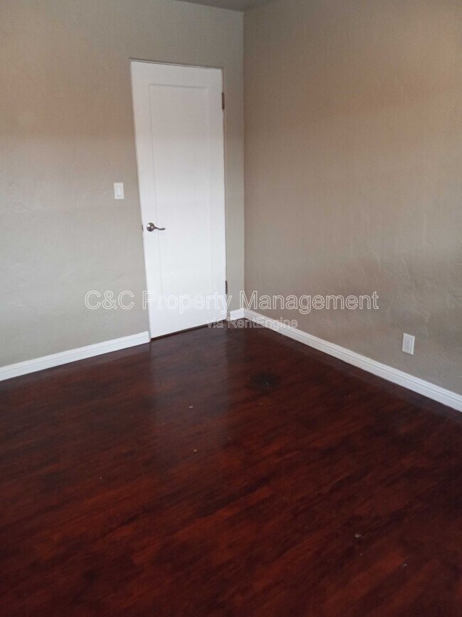 Building Photo - 116 Maple St